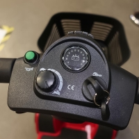 Vorschau: Elektromobil Pride Apex Bedienfeld Vorschau: Elektromobil Pride Apex Bedienfeld